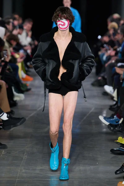 Look 25